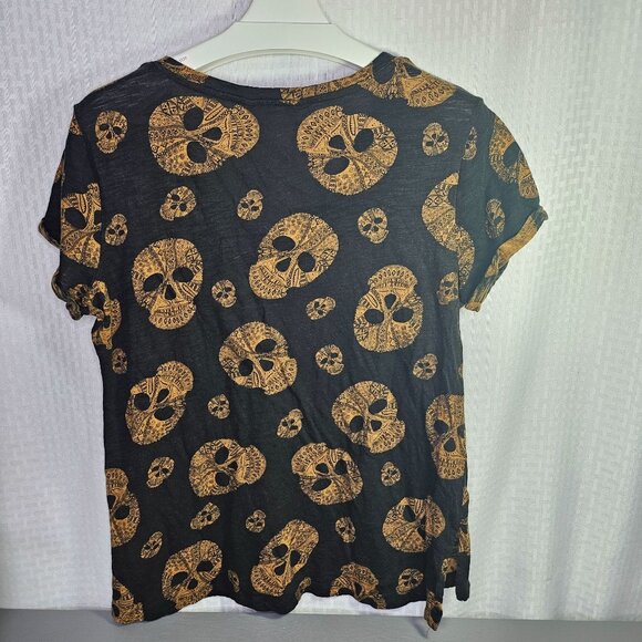 Rock & Republic L Black & Gold Skull Print Short Sleeve V-Neck T-Shirt - Picture 2 of 4